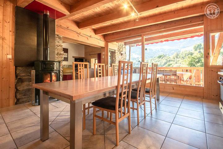 Gîte pour 13 personnes, avec Terrasse à Les Avanchers-Valmorel