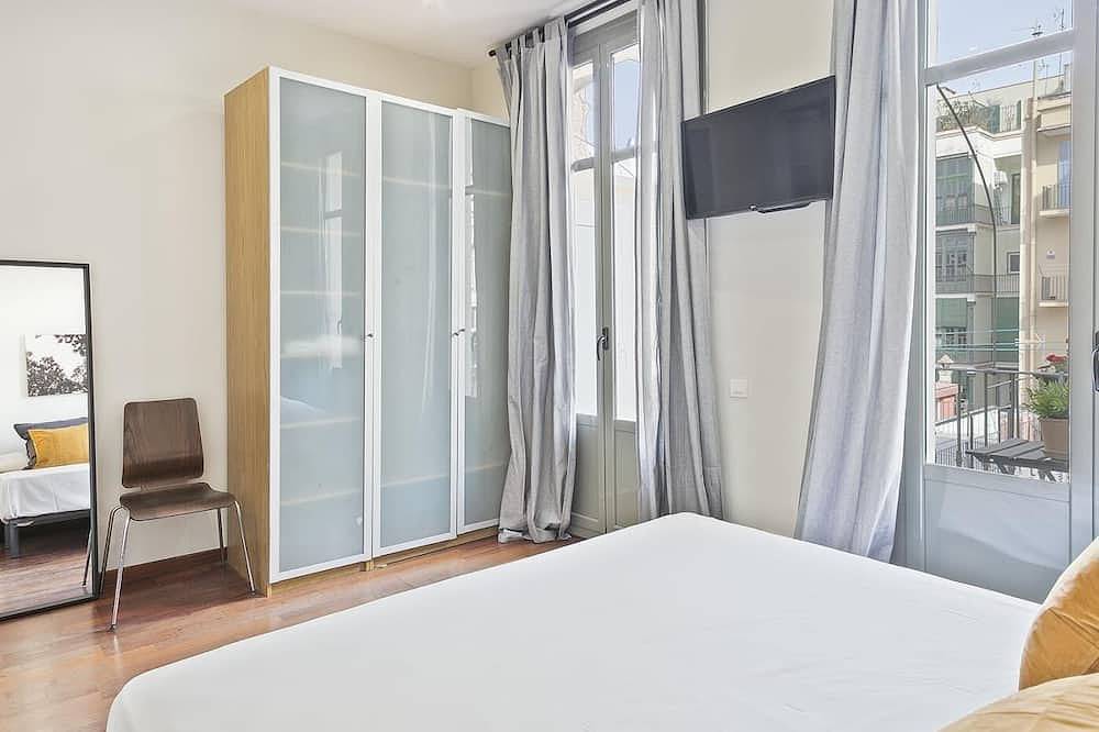 Apartamento entero, Piso recién reformado en Gràcia, para familias in Centro Barcelona, Barcelona
