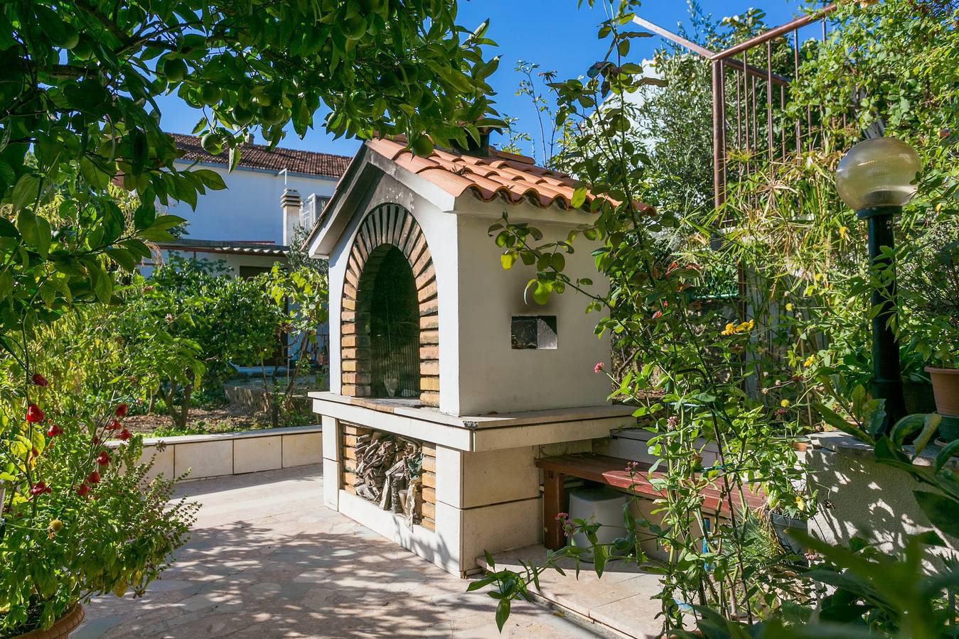 Ganze Wohnung, 1-Zimmer-Ferienwohnung mit Terrasse Seget Vranjica (Trogir) A-1038-c in Seget Vranjica, Split-Dalmatien
