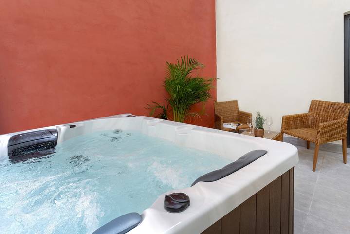 Ferienwohnung für 5 Personen, mit Pool und Terrasse sowie Whirlpool - 1