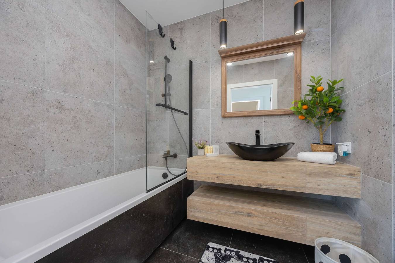 Entire apartment, Spacious Apartment for 4 persons | Balcony and Parking in Białołęka, Warsaw