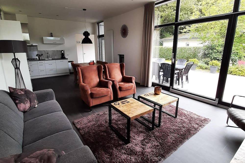 Chalet mit 3 Schlafzimmern und einer Terrasse in Noord-Scharwoude, Niederländische Nordsee