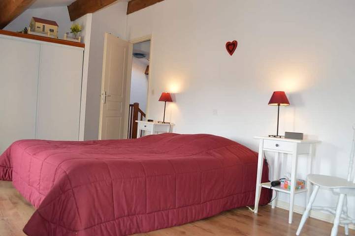 Location de vacances pour 8 personnes, avec jacuzzi et jardin à Le Thou - 4