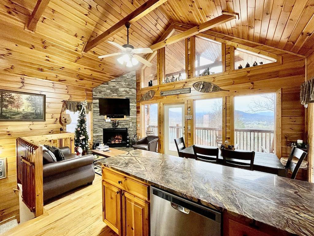 Log Cabin for 7 Guests in Wears Valley, Sevier County