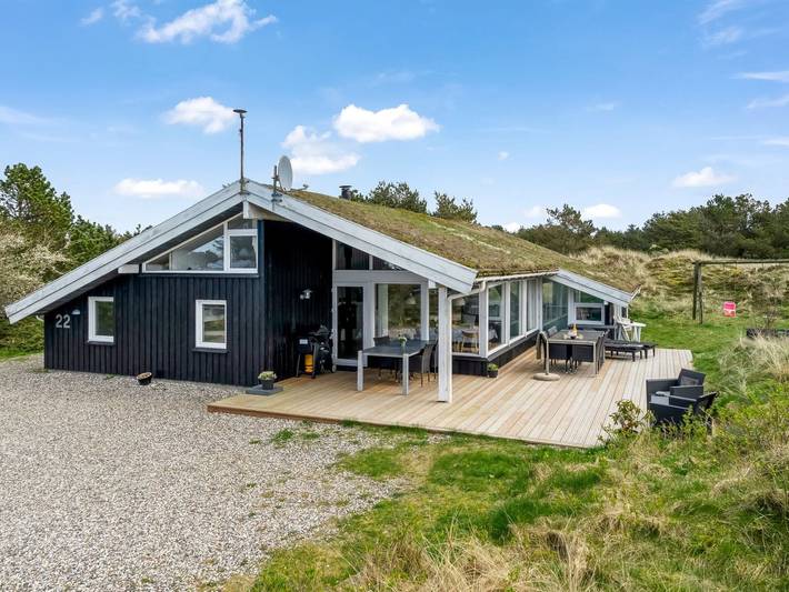 Ferieudlejning for 14 personer, med Terrasse og Børnepool såvel som Pool og Sauna i Blokhus
