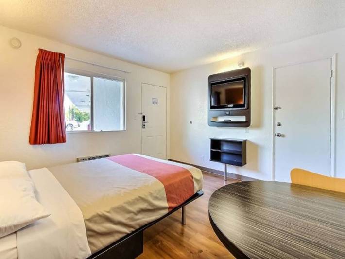 Apartamento entero, 1 Cama King | Nevera in Campbell, Silicon Valley