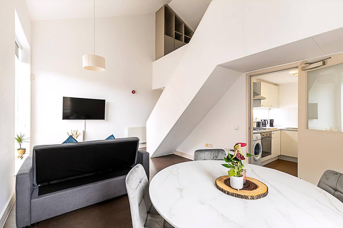 Entire apartment, Stylish Camden Flat Near Markets & Tube in Camden, London
