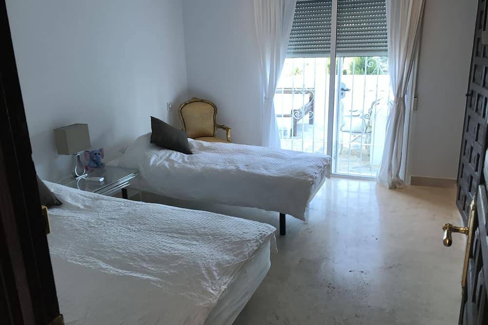 Hilltop Jacuzzi House in Torreblanca (Fuengirola), Fuengirola