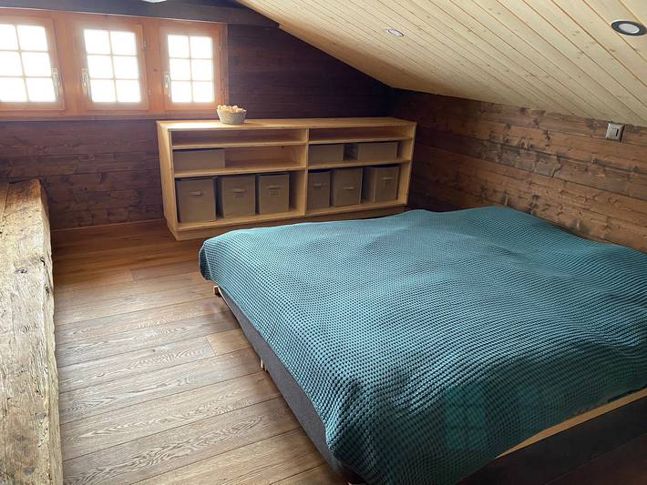 Ganze Ferienwohnung, Heimelige Wohnung in einem Walliser Haus in Staldenried, Walliser Alpen