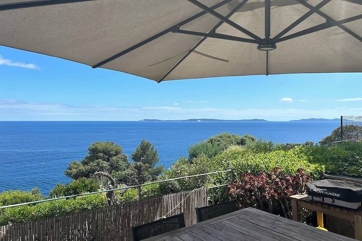 Ganze Wohnung, T2 klimatisierte Wohnung, herrliche Terrasse von 130 m2 mit Blick auf das Meer (Wifi inklusive) in Rayol-Canadel-sur-Mer, Mittelmeerküste (Frankreich)