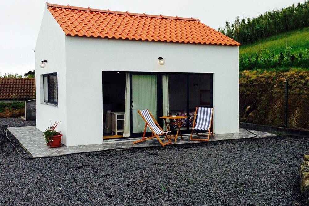 Elegante estudio (T0), con un amplio jardín y vistas sin fin [Al] in Faial