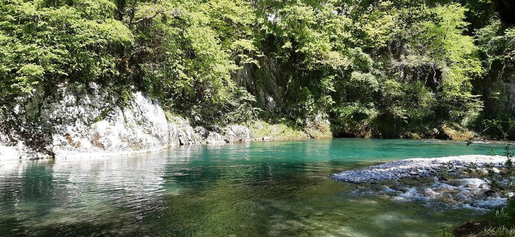 Location de vacances pour 10 personnes, avec Balcon et Jacuzzi ainsi que Terrasse et Jardin à Sarrance