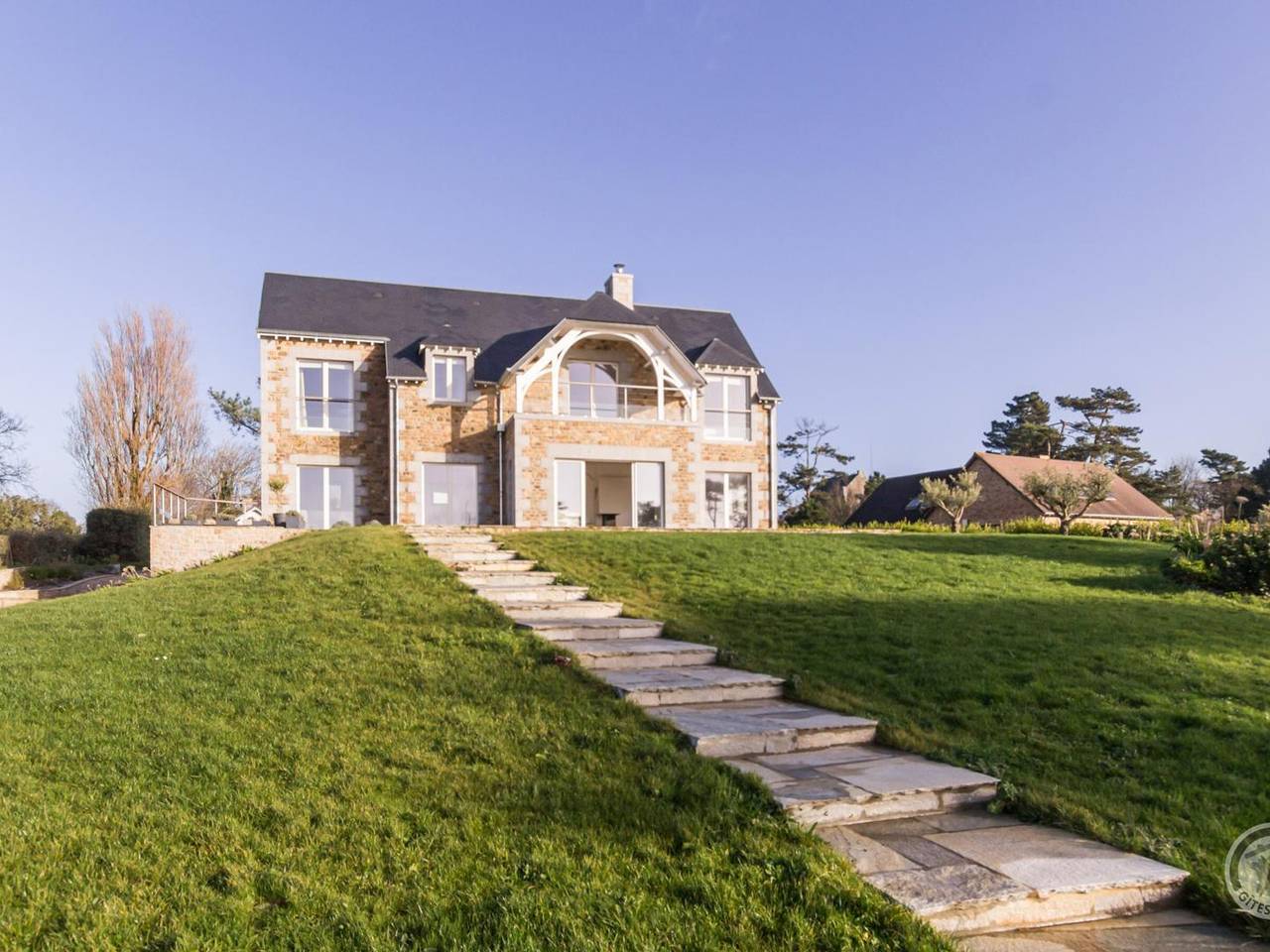 Luxury Villa in Carolles, sea view, 4 bedrooms in Carolles, Côte de la Déroute