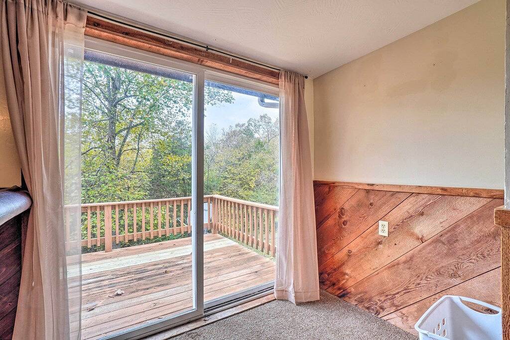 Log Cabin for 4 Guests in Table Rock Lake, Ozark Mountains