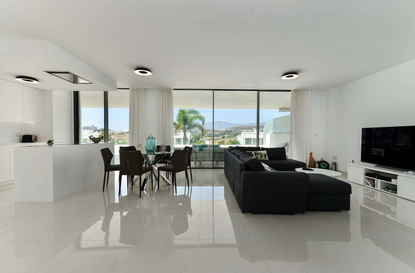 Entire apartment, Apartment 'Cataleya 9 Duplex' with Mountain View, Wi-Fi and Air Conditioning in Urbanizacion cataleya, Estepona