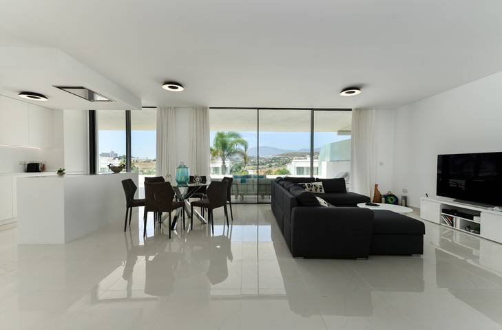 Entire apartment, Apartment 'Cataleya 9 Duplex' with Mountain View, Wi-Fi and Air Conditioning in Urbanizacion cataleya, Estepona