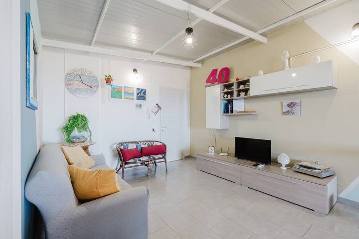 Appartamento intero, Casa vacanze 'Angela' con vista mare, Wi-Fi e aria condizionata in Partinico, Provincia di Palermo