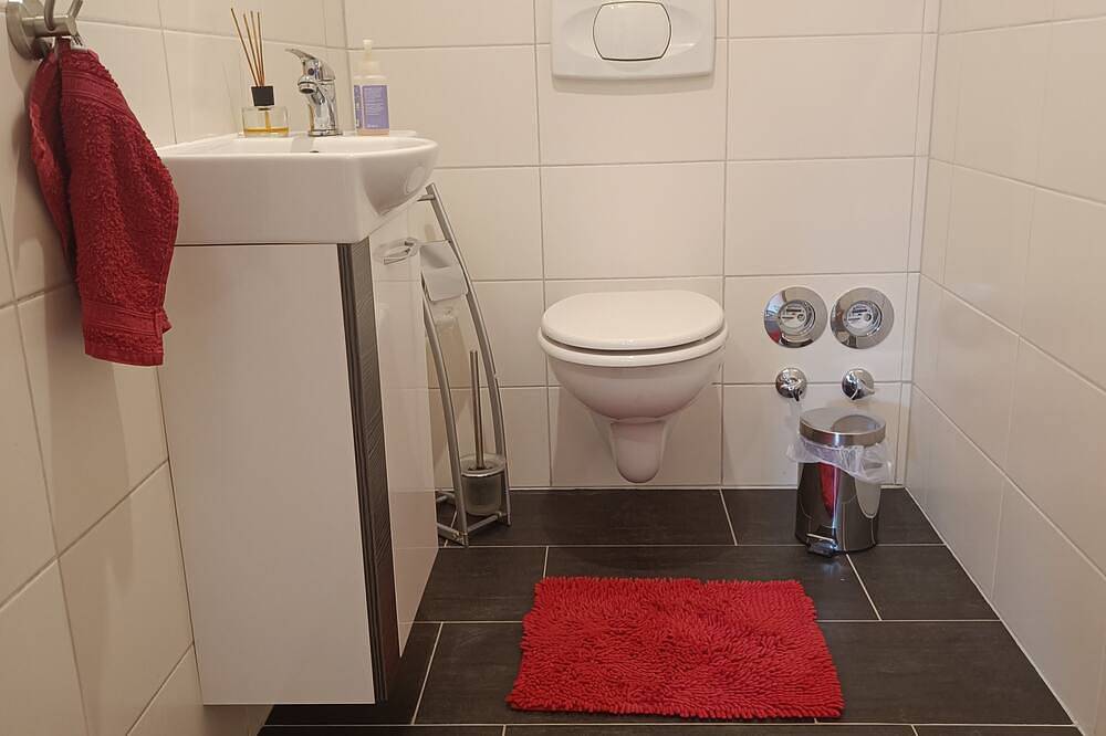 Hofgut Bentele - 3-Zimmer-Ferienwohnung Bentele, Dusche/Wc, 62 qm, Dg in Deggenhausertal, Region Bodensee-Oberschwaben