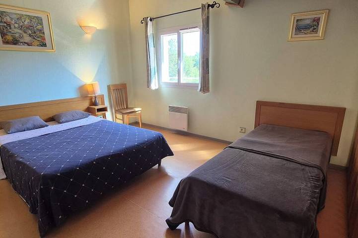 Ganze Wohnung, Ferienresidenz mit Garten und 2 Pools. Ideal für Sommerurlaub in Tourrettes, Mittelmeerküste (Frankreich)