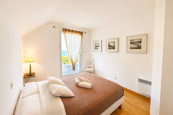 Villa avec vue mer, proche de la plage et piscine chauffée en saison in Roscoff, Ceinture Dorée