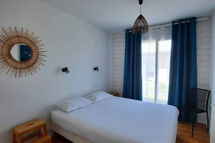 Gîte familial 6/8 personnes à 100m de la mer/Gr34 avec piscine in Guissény, Région de Brest