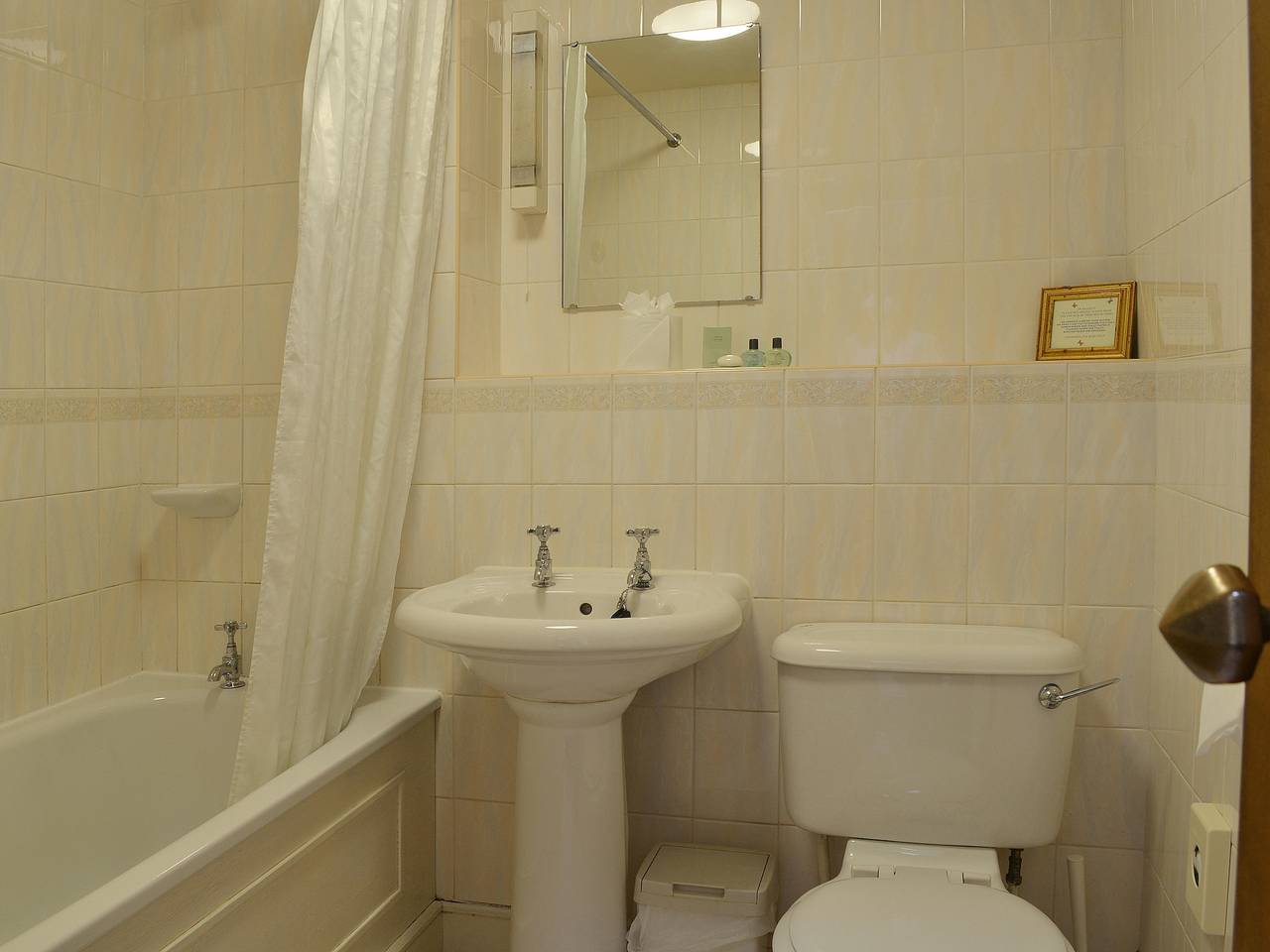 Grooms Room in Lake District