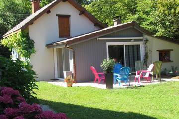 Gîte pour 12 personnes, avec jardin et piscine dans Commenailles