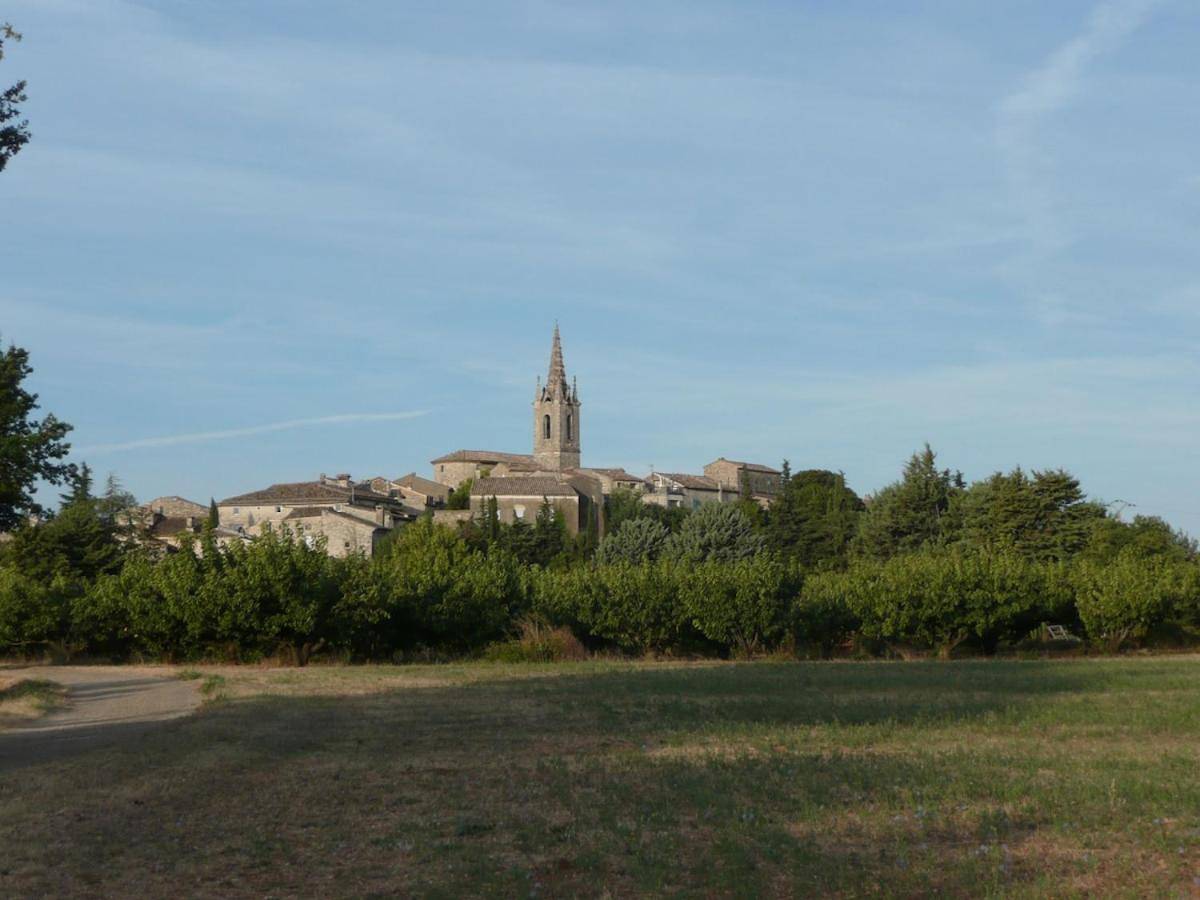 Petite maison de village, lumineuse et silencieuse in Issirac, Région de Nîmes