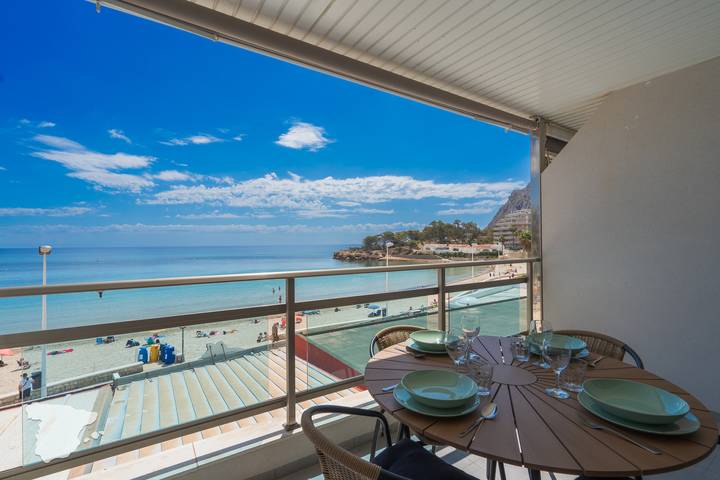 Vakantieappartement voor 4 personen, with Uitzicht op zee and Balkon as well as Terras and Zwembad in Calpe