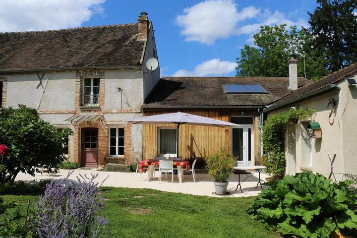 Gîte pour 3 personnes, avec jardin, adapté aux familles dans Nailly