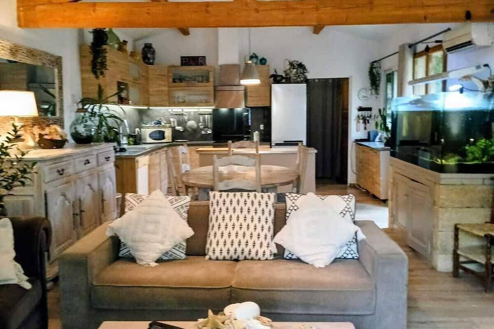 Le cocon provençal, gîte with private jacuzzi in Vers-Pont-du-Gard, Nimes region