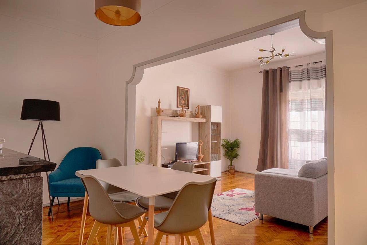 Apartamento inteiro, Three-Bedroom Apartment in Abrantes e Alferrarede, Rio Tejo