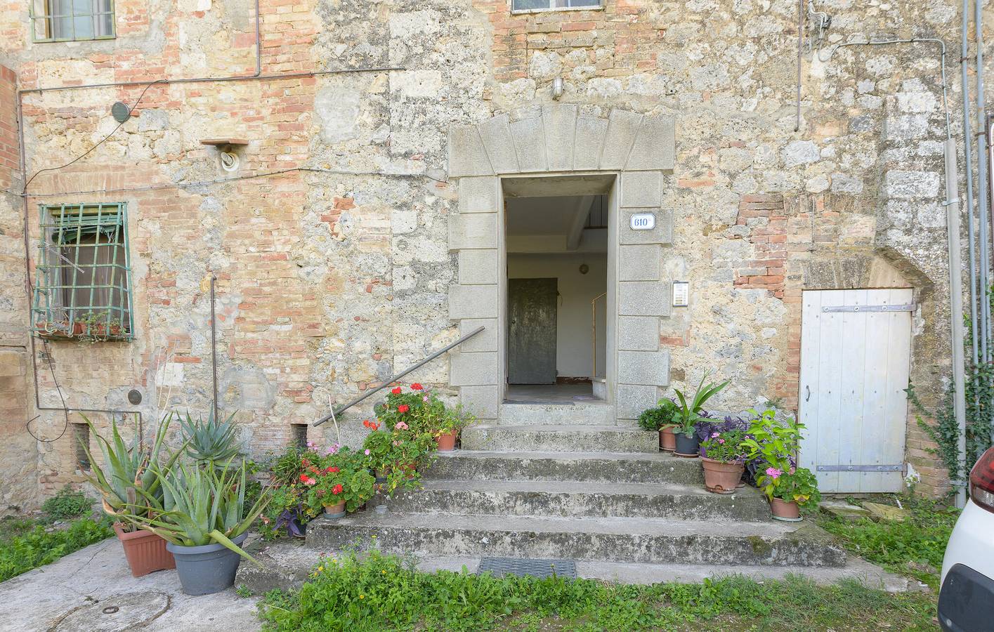 Geheel vakantieappartement, Gezellig appartement met parkeerplaats & WiFi | Loop naar het nabijgelegen restaurant in Monteroni d'Arbia, Provincie Siena