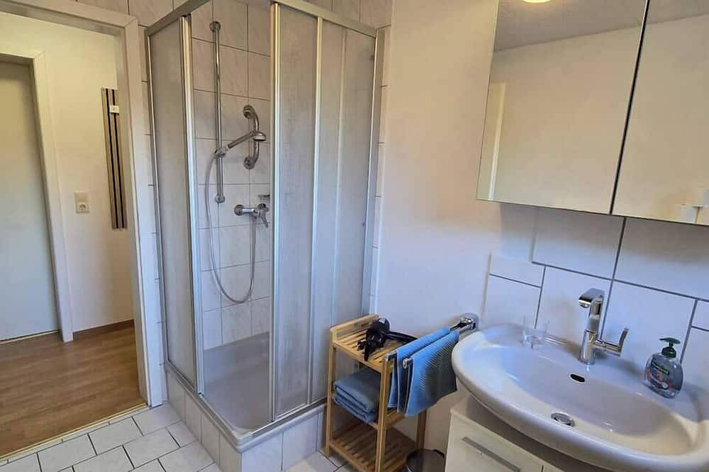 Ganze Wohnung, Kleine Souterrainwohnung in Löhne/Bad Oeynhausen in Löhne, Wiehengebirge