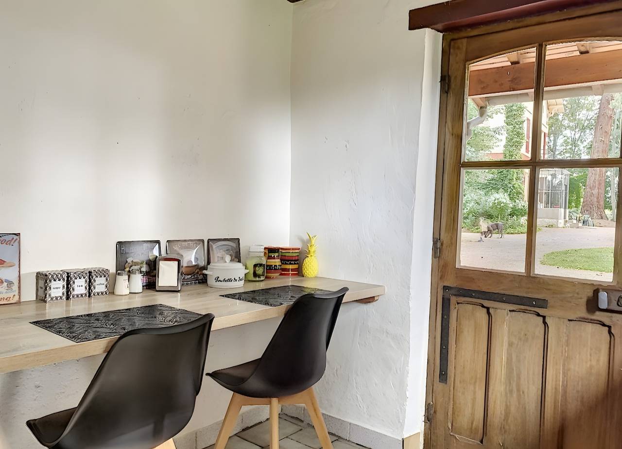 Maison de vacances « Le Chalêt La Neverdiere » avec terrasse privée, jardin commun et Wi-Fi in Ygrande, Allier