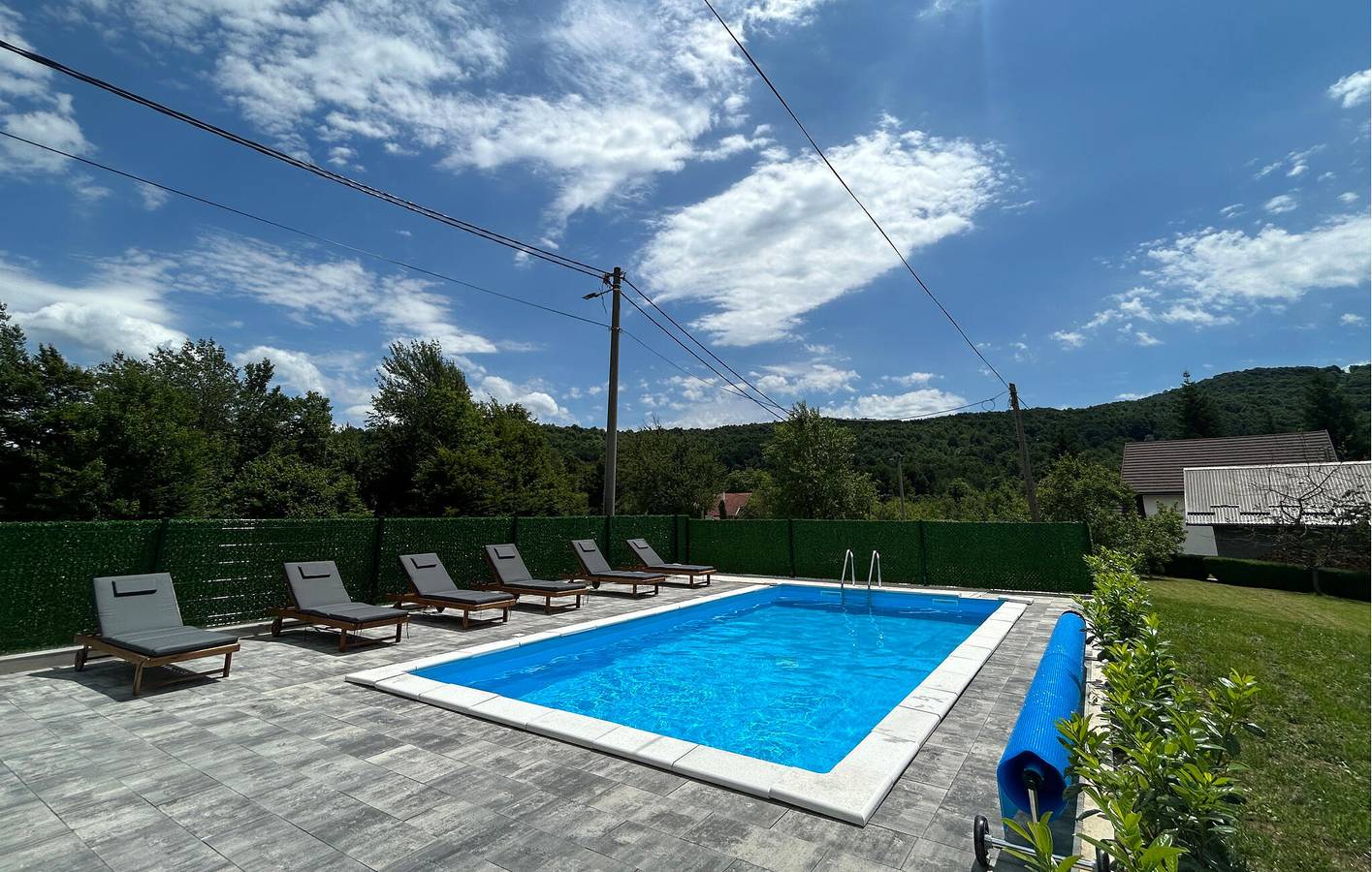 Gemütliche 2-Zimmer-Wohnung mit Pool, in der Nähe des Flusses Korana und von Smoljanac in Smoljanac, Lika-Senj