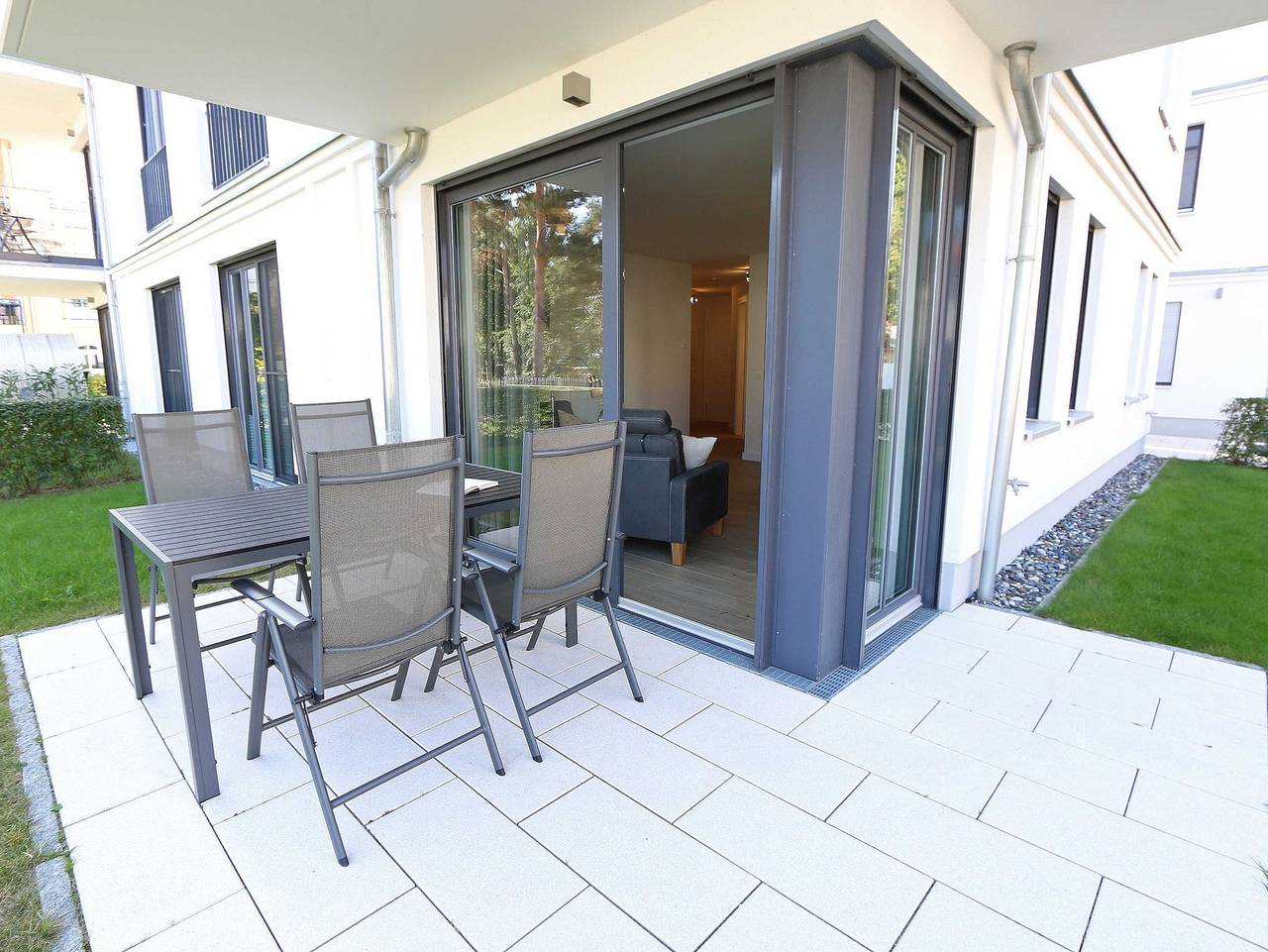 Ganze Ferienwohnung, F: Strandvilla Andrea Whg. 01 Küstensegler mit Terrasse - Strandvilla Andrea Whg. 01 Küstensegler mit Terrasse in Baabe, Rügen