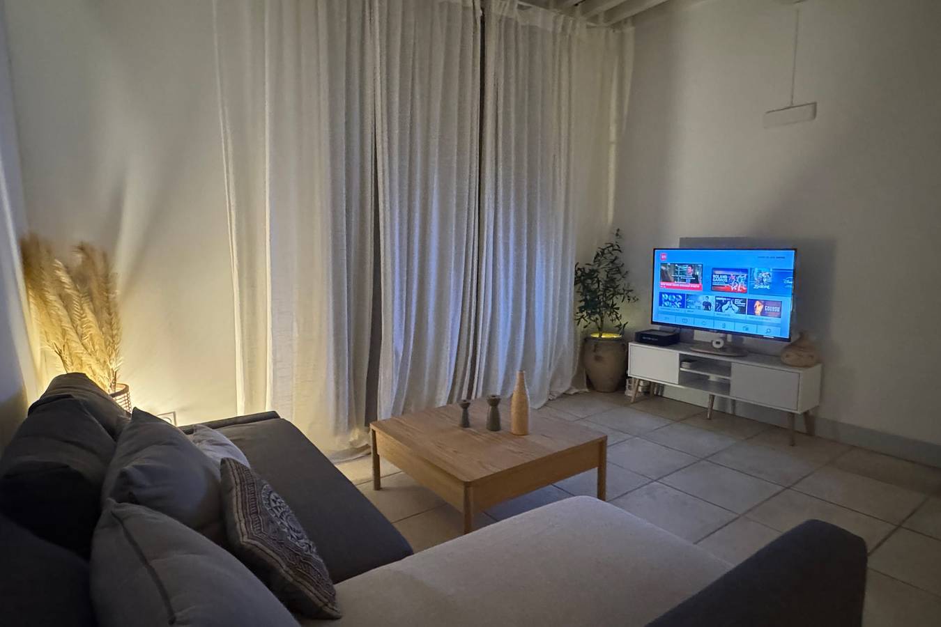 Ganze Wohnung, Ferienwohnung für 2 Personen mit Terrasse in Nîmes, Nimes und Umgebung