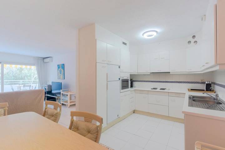 Entire apartment, Nordic Royal Club Apartment with Sea Views, Shared Pool and Air Conditioning in Vista Azur, Estepona
