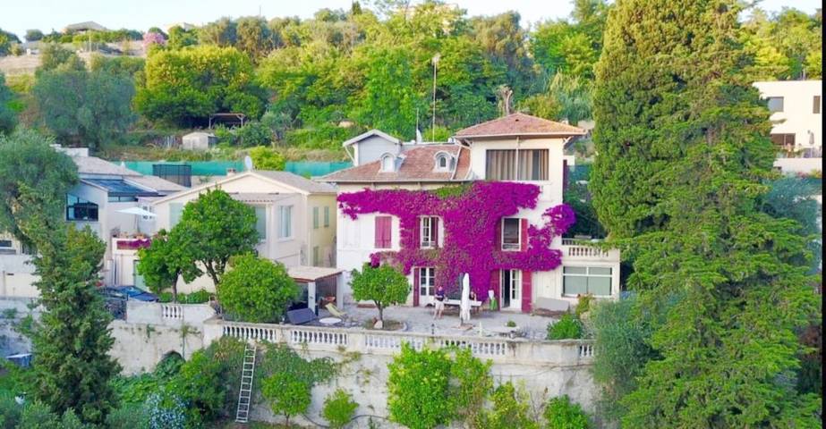 Chambre d’hôte pour 3 personnes, avec Terrasse et Jardin ainsi que Piscine et Vue à Nice