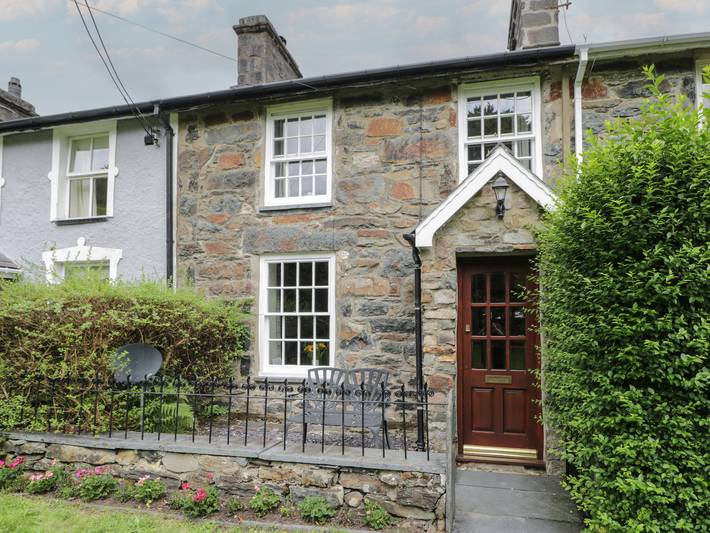 Cottage on the Green in Beddgelert, Snowdonia