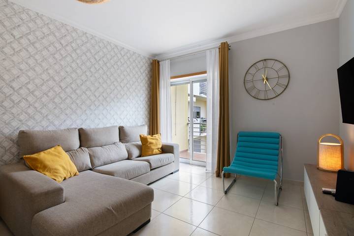 Apartamento inteiro, Apartamento 'T2 Rio E Mar' com Varanda, Wi-Fi e Ar Condicionado in Vila Real de Santo António, Distrito de Faro