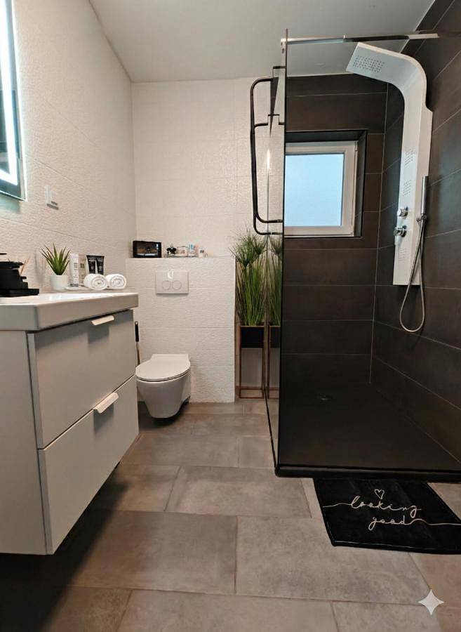Ganze Wohnung, Apartment Meraki Kostrena - Hot Tub in Paveki, Vrh Martinscice