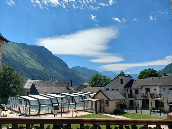 Appartement de vacances pour 5 personnes, avec terrasse ainsi que vue et piscine