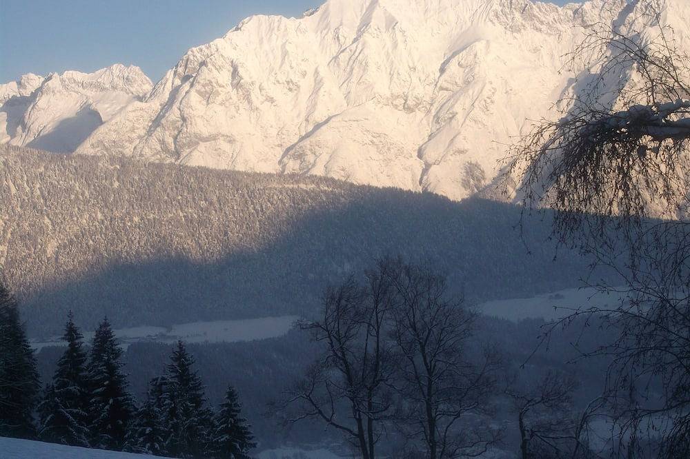 Ganze Wohnung, 100 Euro Gutschein für Schikurs pro Kind, ruhig, direkt neben Skilift in Tuxer Alpen, Kolsassberg