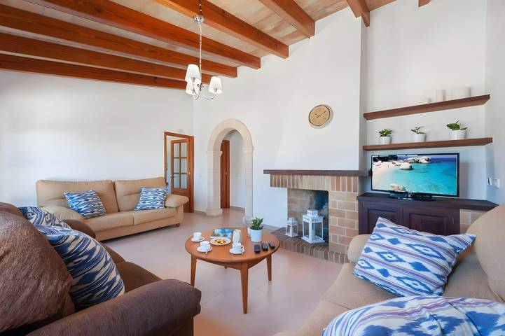 Villa 'Palmera' avec piscine privée, Wi-Fi et climatisation. in Port de Pollença, Pollença