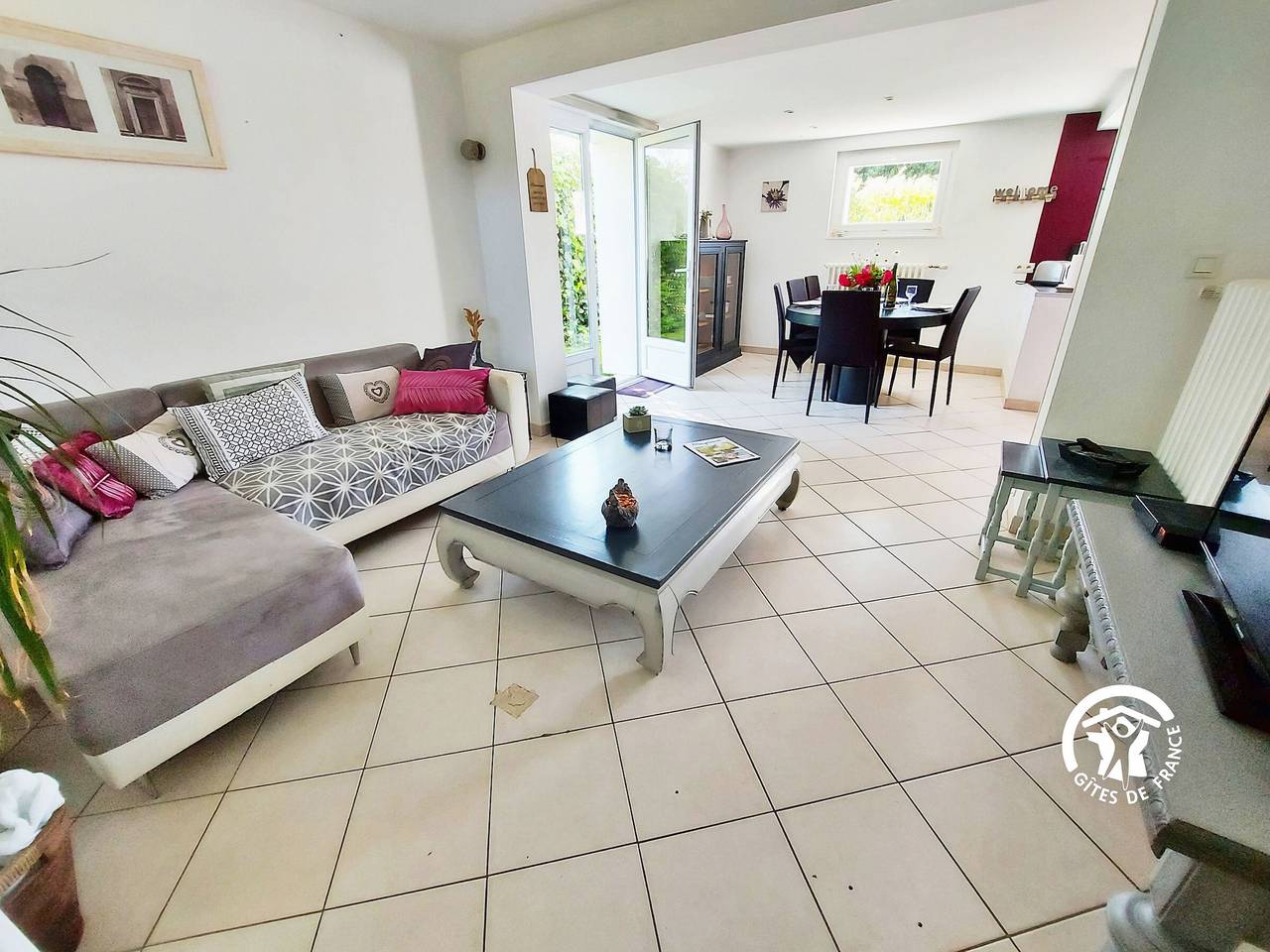 Charmante maison avec jardin, 4 chambres, proche Laval, idéale pour familles et professionnels in Courbeveille, Mayenne