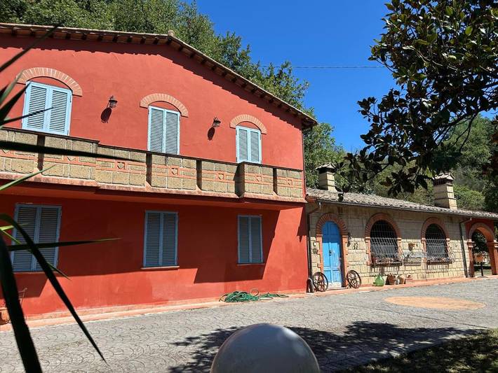 Casa vacanza per 8 persone, con piscina e panorama nonché terrazza e giardino, con animali domestici in Magliano Sabina