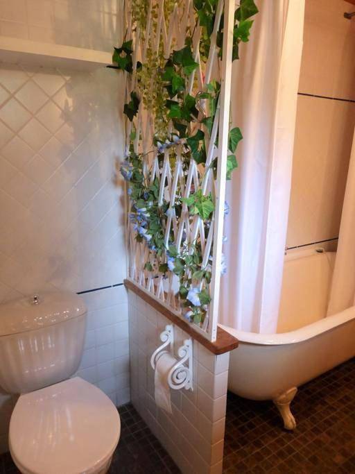 Location de vacances pour 2 personnes, avec terrasse ainsi que vue et jardin à Saint-Pierre-de-Plesguen - 3