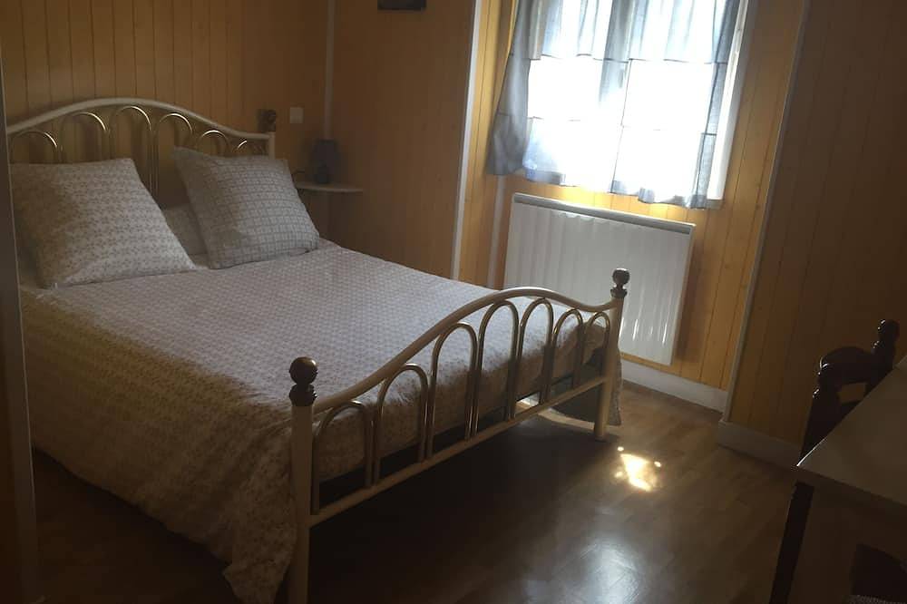 Appartement entier, Appartement Avec Terrasse Et Et Piscine Chauffée Dans Un Cadre De Verdure in Vocance, Région de Tournon-sur-Rhône